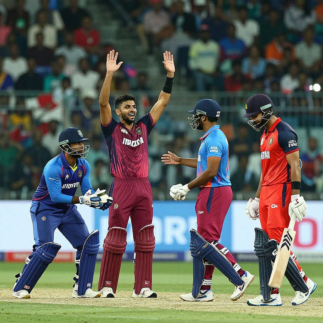 যে পৃষ্ঠা খালি ফিরে এলো: ক্রিকেটের রেকর্ড, যাচাইয়ের করিডর ও এক ডেস্কের নীরবতা